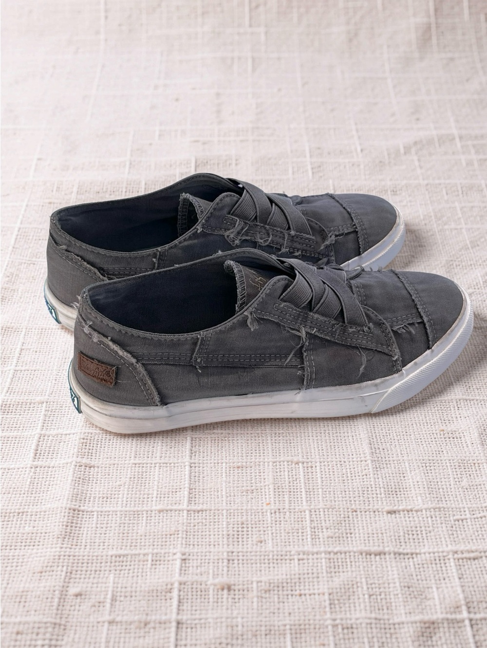 Womens Blowfish Gray Distressed Slip On Casual Sneaker Tennis Shoes Sz 8.5